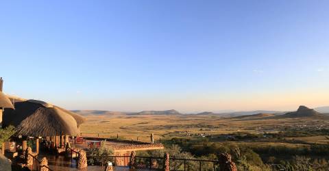 Utsikt över Battlefields i KwaZulu Natal från Isandlwana Lodge, Sydafrika