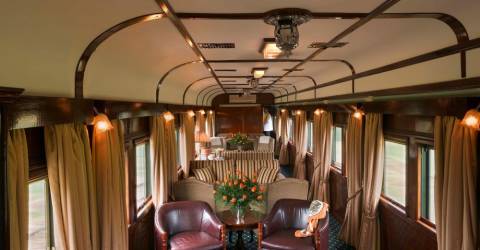 Lounge med klassisk inredning ombord Rovos Rail, Sydafrika