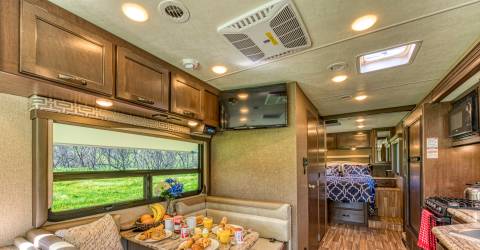 A 30-32 road bear rv autocamper inside 2.jpg