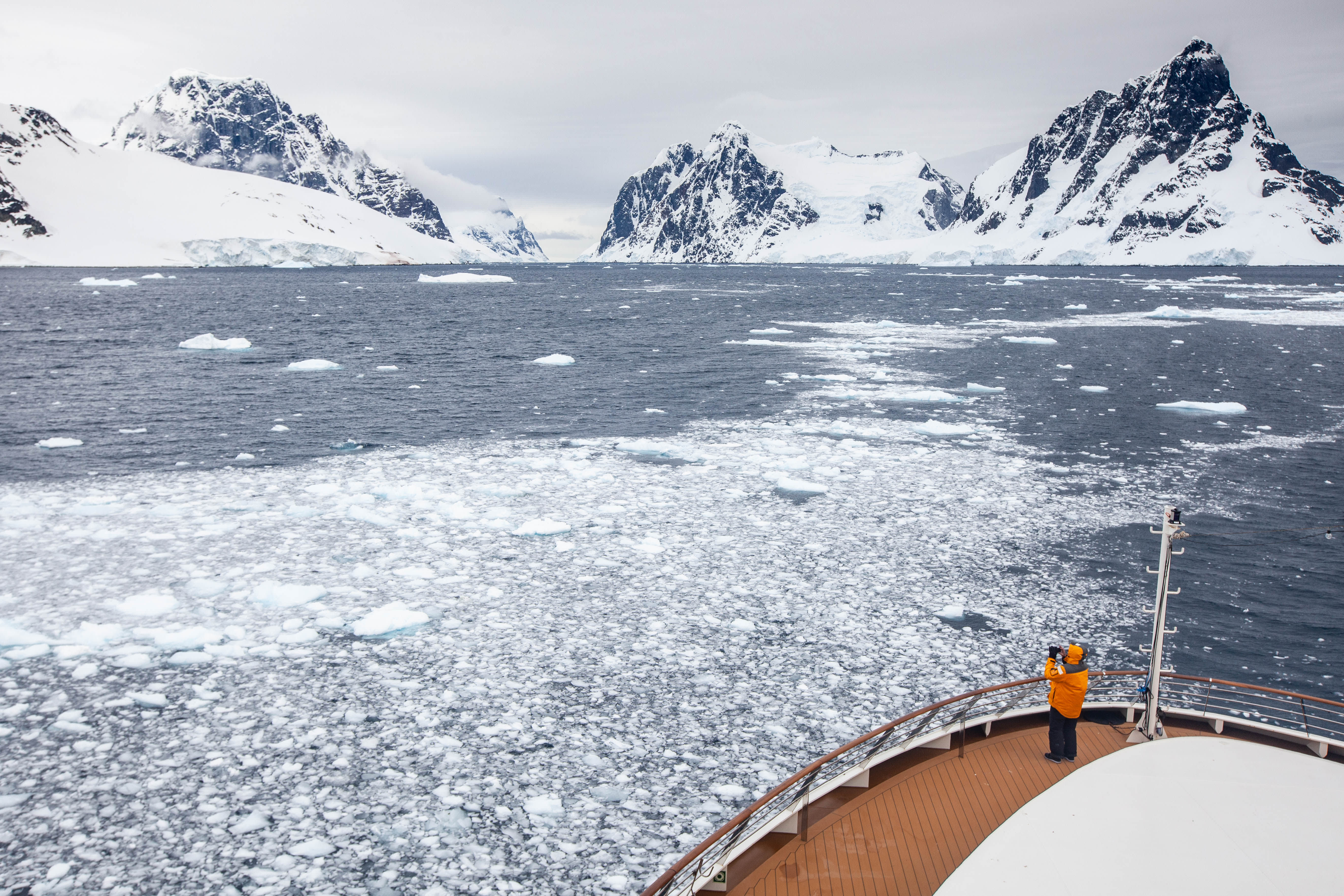 Solo Travel to the Polar Regions: Why It’s Trending in 2025