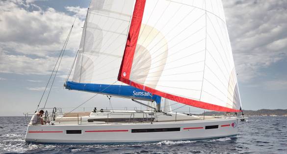 Side profile view of Sun Odyssey 490