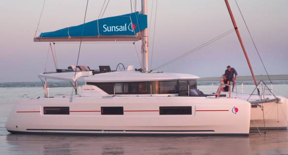 Sunsail Lagoon 464 exterior