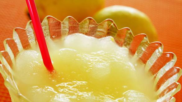 Granizado de limón - The ideal non-alcoholic summer cooler. It’s made from freshly squeezed lemon juice mixed into crushed ice. - Spanish cuisine
