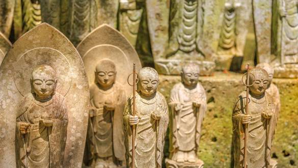 Buddha statues at Hasedara Temple