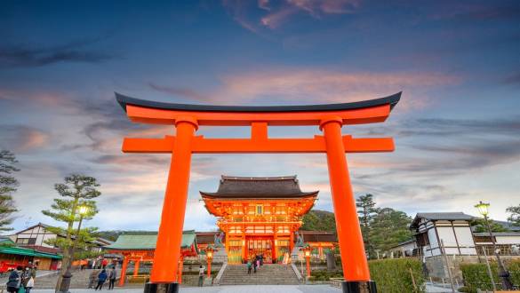 At the main gate of Fushimi Inara