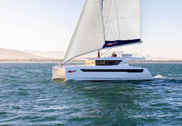 Amarres con tripulación 5200 – Catamarán de 6 camarotes