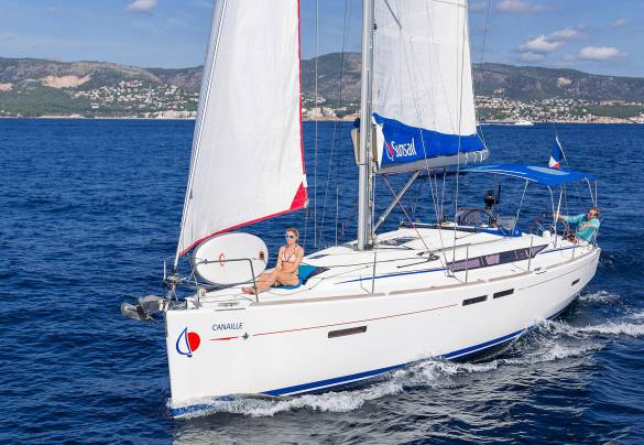 Sunsail 41 underway