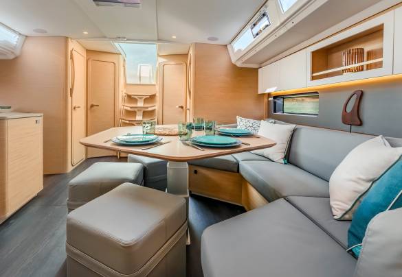 Sunsail 44.4 - saloon