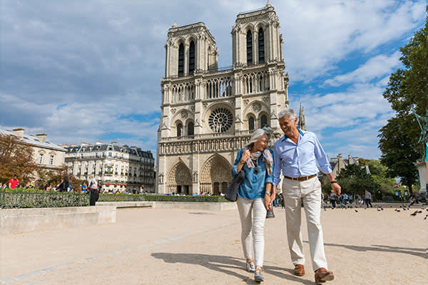 ymt-blog-benefits-of-taking-more-vacations-couple-enjoying-paris-france