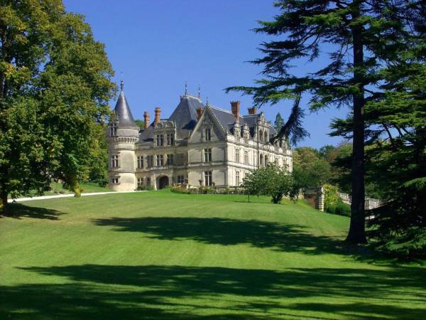 Loire Valley: Walks, Wine & Chateaux