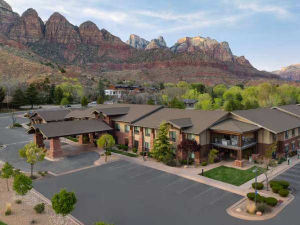 Trek America: Canyons & National Parks