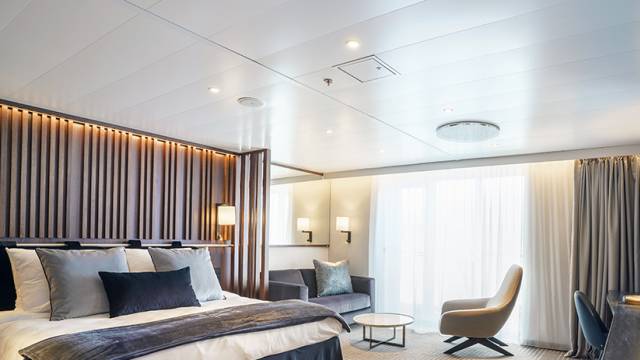 Deluxe Balcony Suite