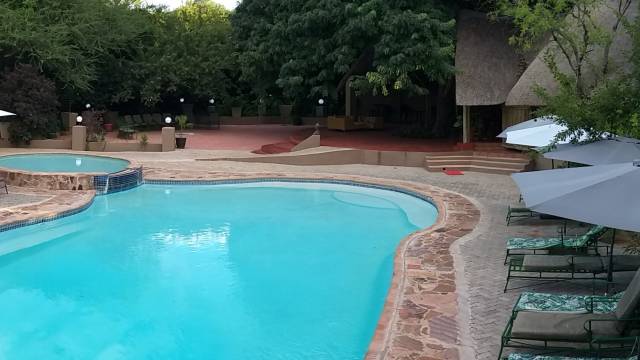 Botswana & Zimbabwe Lodge Safari