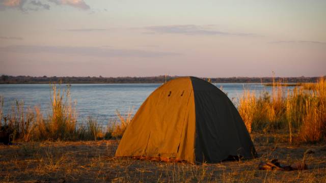 Zambezi Canoe Safari