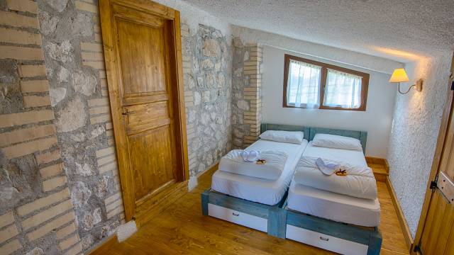 Bisegna Refuge twin room