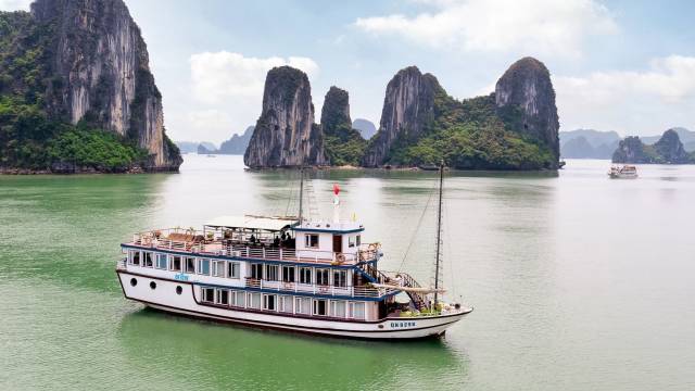 Vietnam & Angkor – Premium Adventure