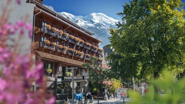 Walking Tour du Mont Blanc – Premium