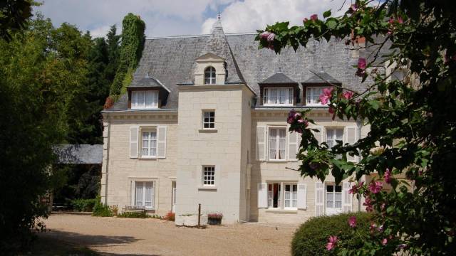 Loire Valley: Walks, Wine & Chateaux