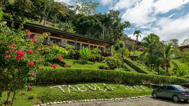 Essential Costa Rica