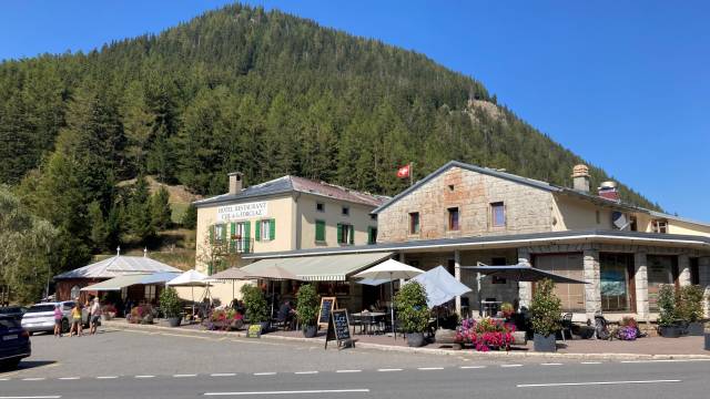 Tour du Mont Blanc Hotel Trek