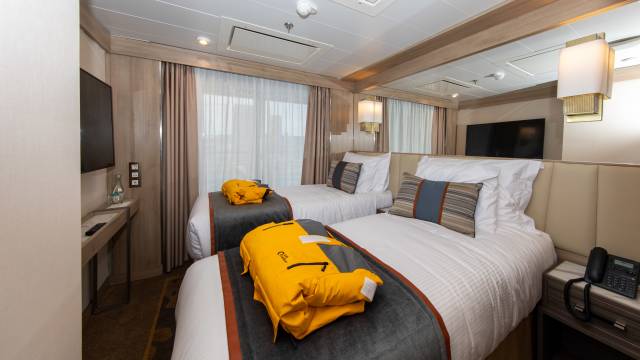 Antarctic Express: Cruise South, Fly North
