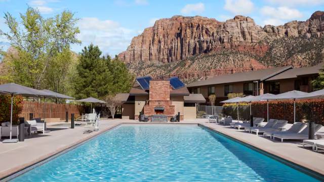 Trek America: Canyons & National Parks