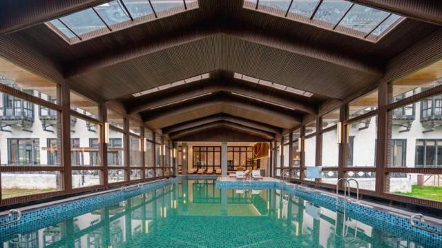 Signature Nepal & Bhutan | Peaks & Prayer Flags