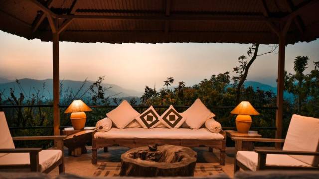 Signature Nepal & Bhutan | Peaks & Prayer Flags