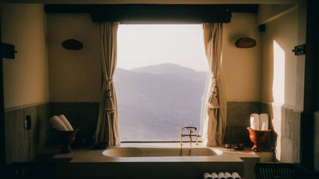 Signature Nepal & Bhutan | Peaks & Prayer Flags