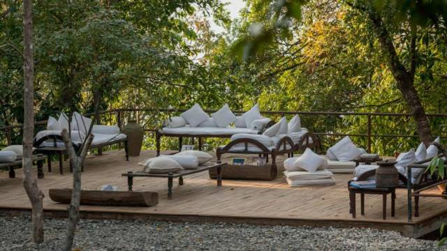 Signature Nepal & Bhutan | Peaks & Prayer Flags