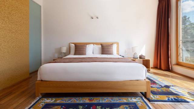 Signature Nepal & Bhutan | Peaks & Prayer Flags