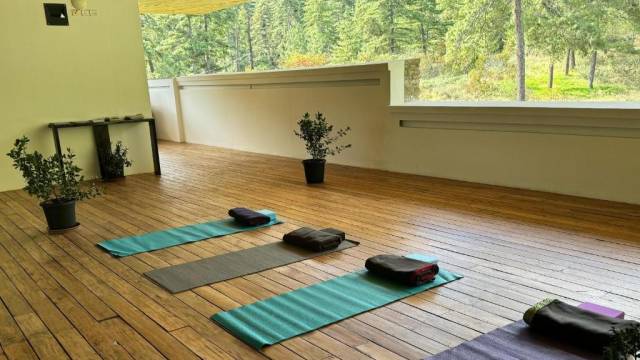 Signature Nepal & Bhutan | Peaks & Prayer Flags