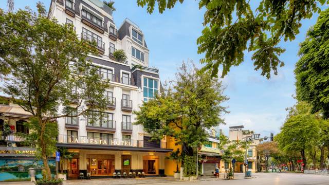 Signature Vietnam | In Fabric & Folklore