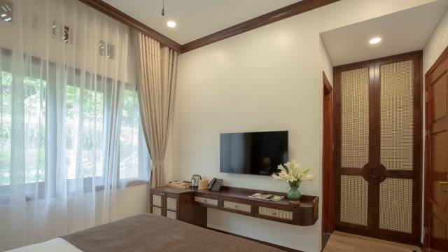 Signature Vietnam | In Fabric & Folklore