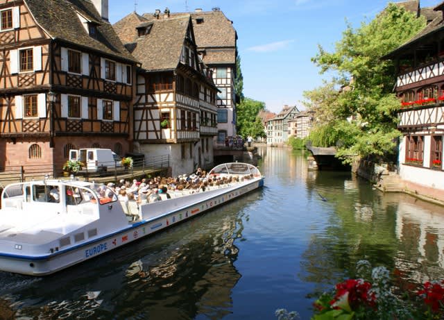 Bateau de croisiére sur la canaux de Strasbourg