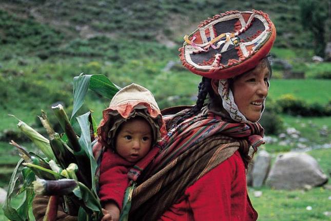 women with child, Peru