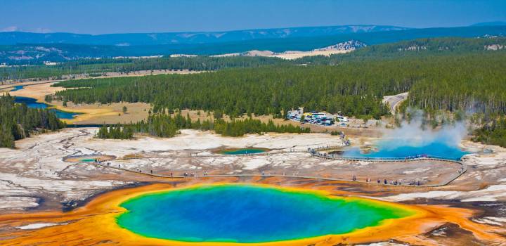 Your Guide to Visiting Yellowstone National Park