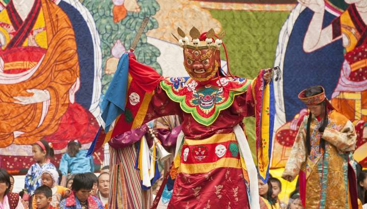 Farbenfrohes Fest in Bhutan