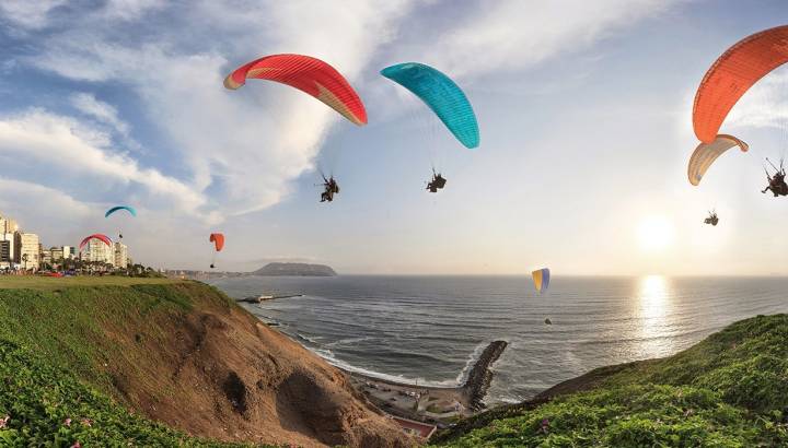 Adventure paragliding in Lima, Peru