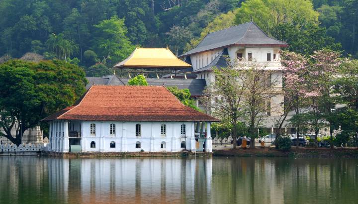 One of the most famous landmarks on Sri Lanka, Temple of the Tooth (Dalada Maligava), Asia