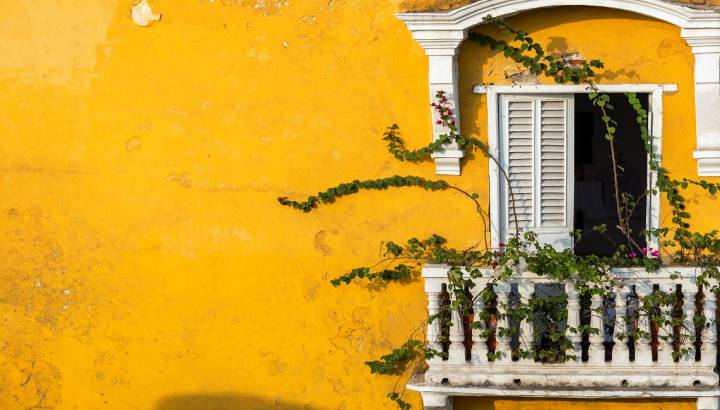 Enchanting Travels Colombia Tours Cartagena colorful building