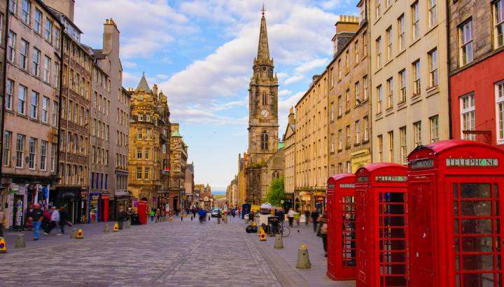 Enchanting Travels - Europe Tours - Street view of Edinburgh, Scotland, UK