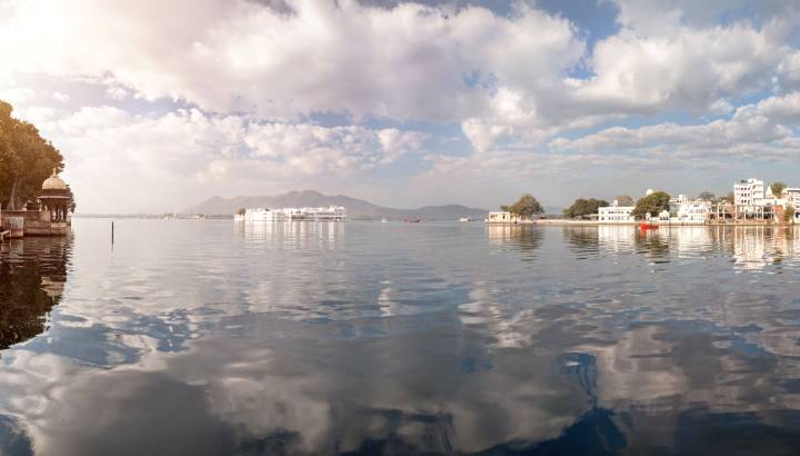 Enchanting Travels - India Tours - North India Cities - Udaipur Lake