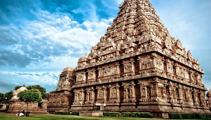 Enchanting Travels South India Tours an ancient hindu temple in southern india, Madurai, Tamil Nadu