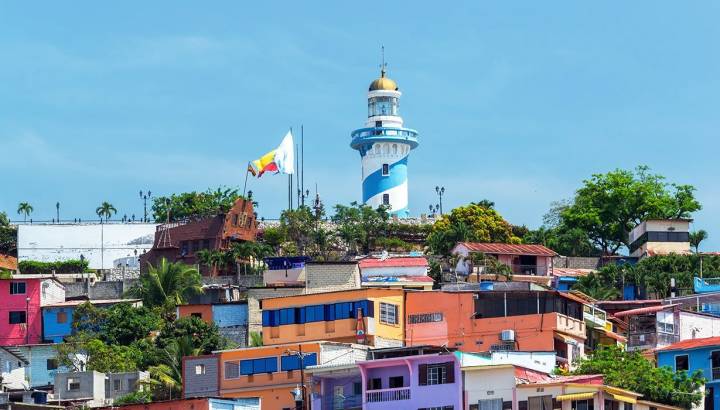 Koloniale Häuser und Turm in Guayaquil
