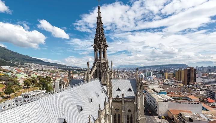 Die Basilika von Quito gehört zu den imposantesten Ecuador Sehenswürdigkeiten