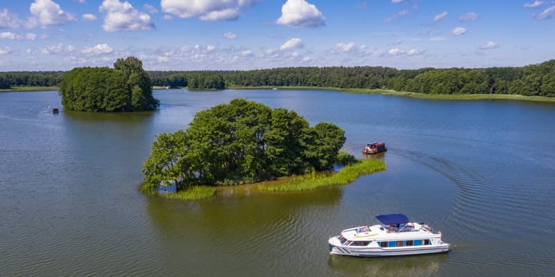 Hausbooturlaub mit Hund auf der Mecklenburgischen Seenplatte