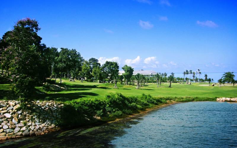 8 amazing golfing holidays worldwide