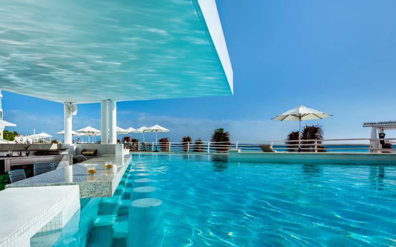 Pool Bar