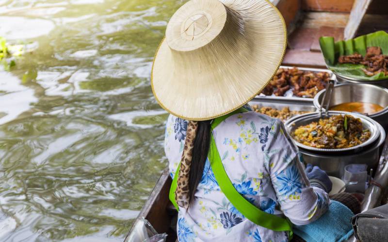 Markets and bazaars for shopping and culture